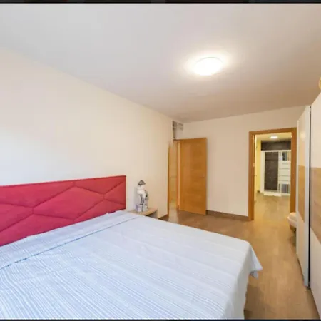 3 Bed Sleeps 6 - Free Parking & Balcony * Estepona